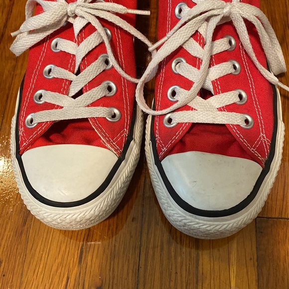 Red converse! - Picture 2 of 6